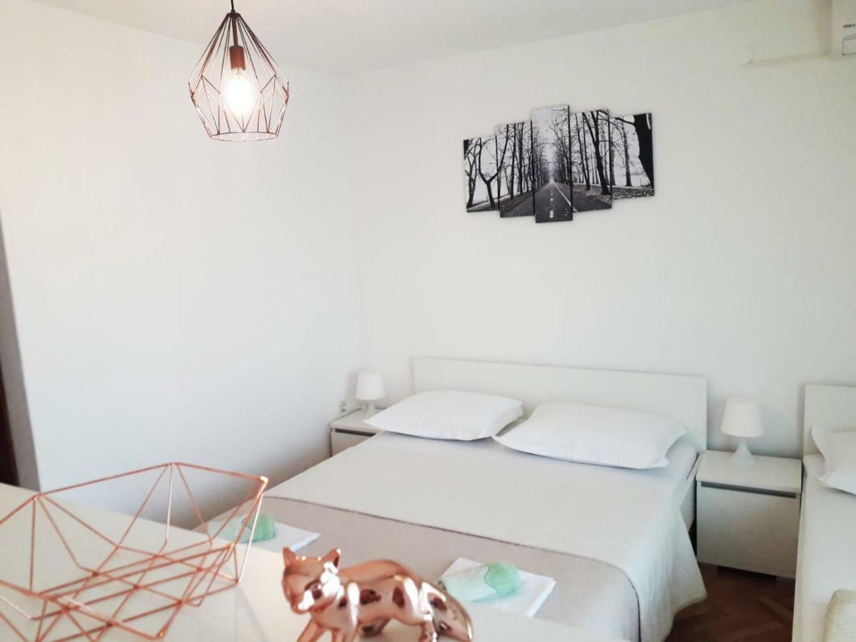 Apartments Mira Макарска Экстерьер фото