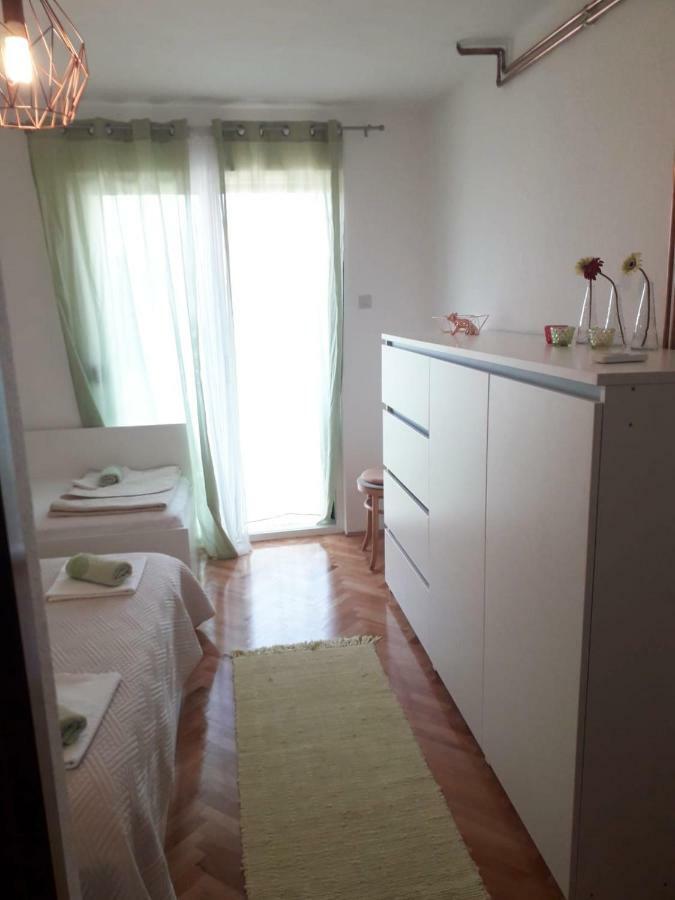 Apartments Mira Макарска Экстерьер фото